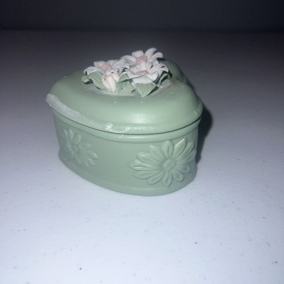 Vintage Heart Shaped Ceramic Floral Daisy Trinket Box Roses Mint Green 2” Resin - Picture 6 of 9